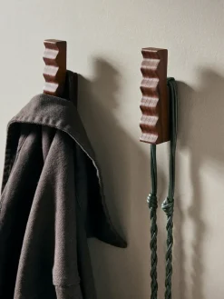 2 Ganchos Unda, oscuro*Ferm Living Hot