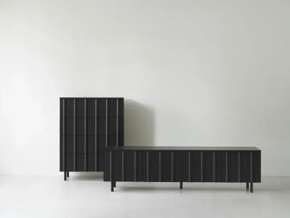 Aparador bajo Rib, Soft Black*Normann Copenhagen Hot