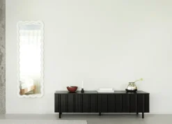 Aparador bajo Rib, Soft Black*Normann Copenhagen Hot