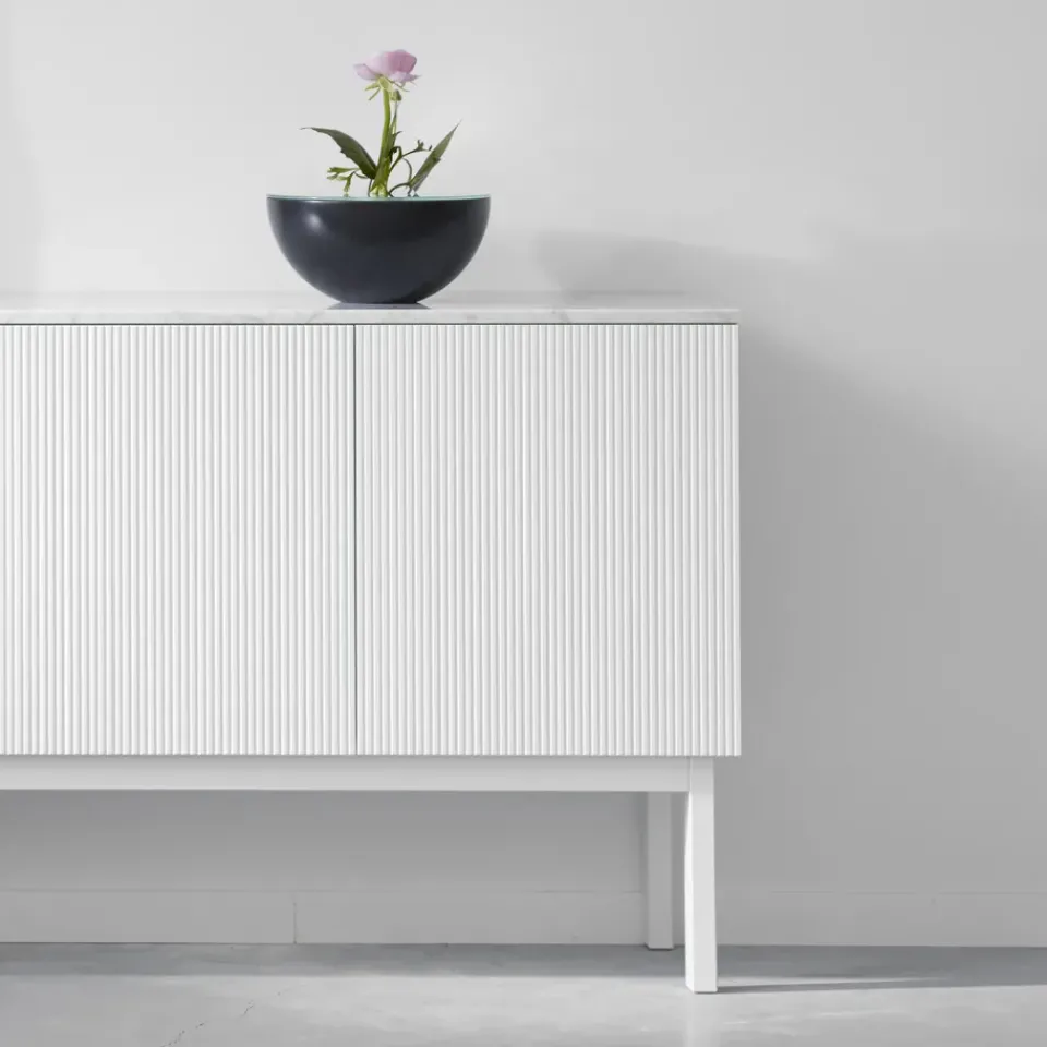 Aparador Beam, Lacado , base blanca, panel superior en mármol carrara*A2 Discount