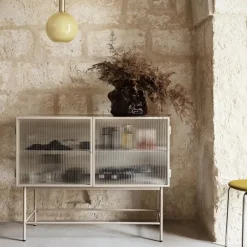 Aparador Haze, Cashmere, vidrio ondulado*Ferm Living Online