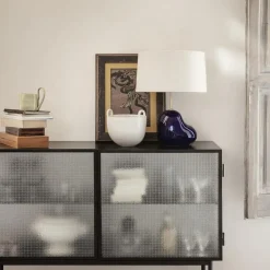 Aparador Haze, Cashmere, vidrio ondulado*Ferm Living Online