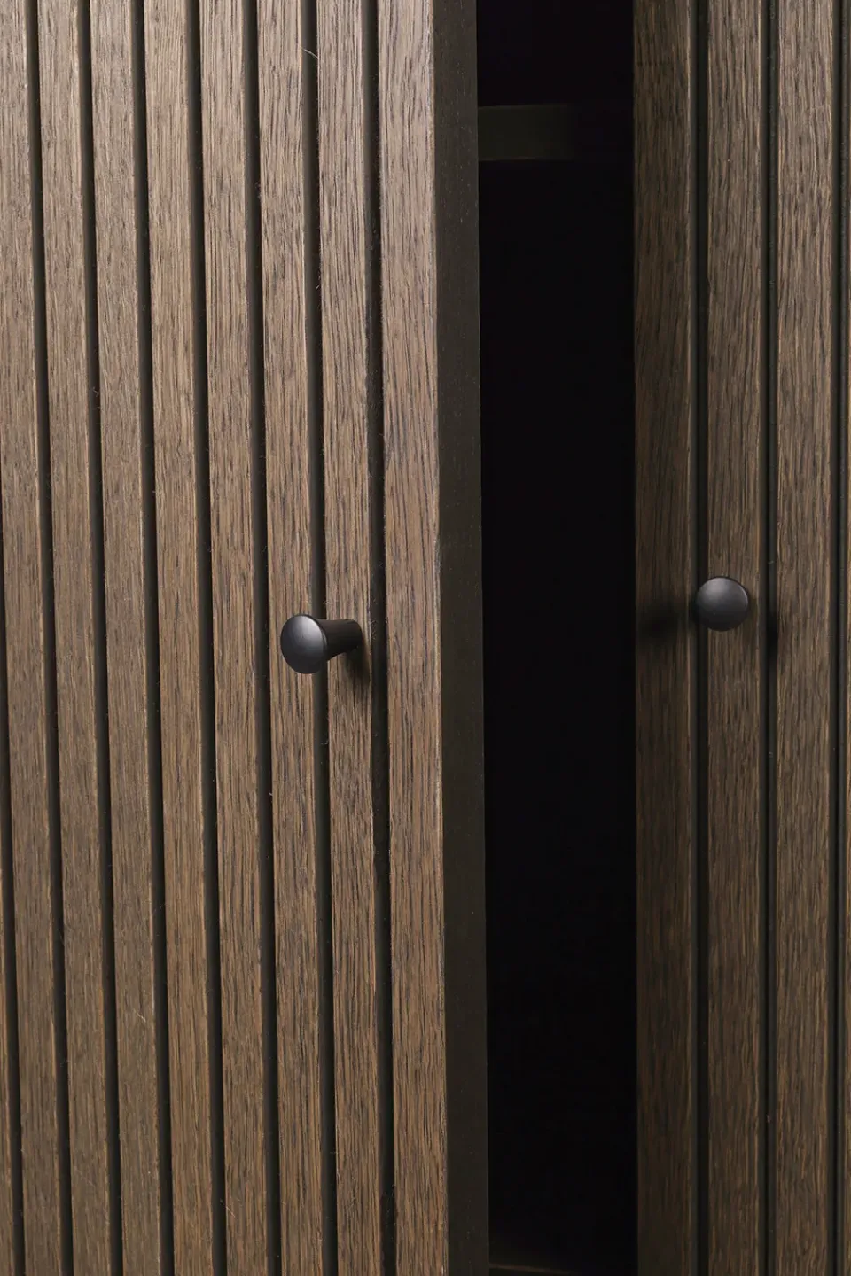 Aparador Sill Low, Dark stained oak*Ferm Living Clearance