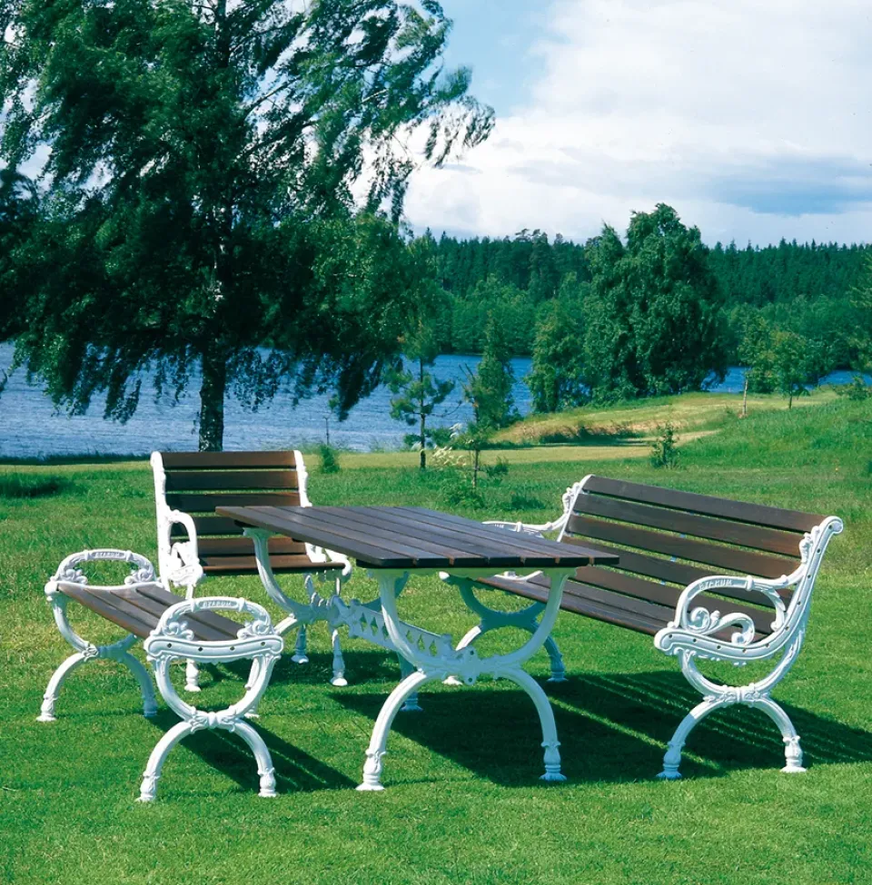 Banco Byarum, Pino barniz marrón, soporte negro*Byarums bruk Outlet