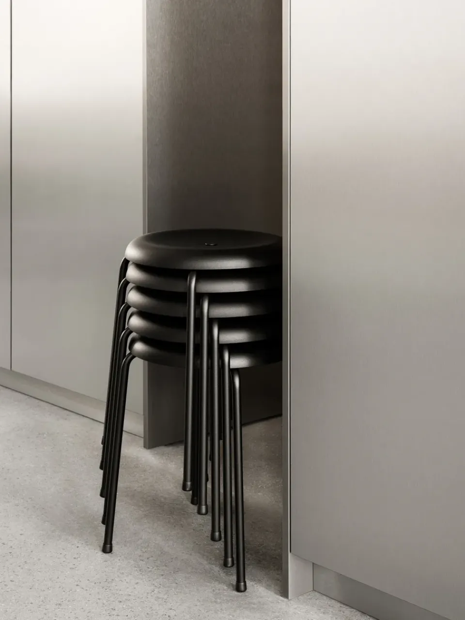 Banco Taburett, Cuero negro, base cromada, 45 cm*Lammhults Discount