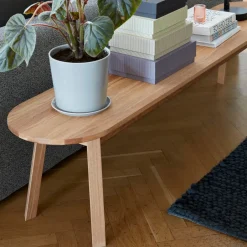 Banco Triangle Leg, roble lacado al agua, 150 cm*HAY Hot
