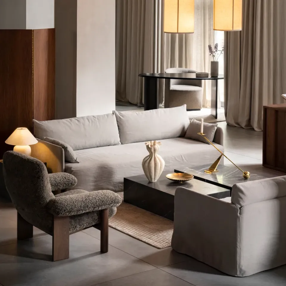 Butaca Brasilia, Dark oak-Root sheepskin*Audo Copenhagen Outlet