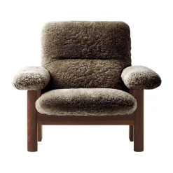 Butaca Brasilia, Dark oak-Sahara sheepskin curly*Audo Copenhagen