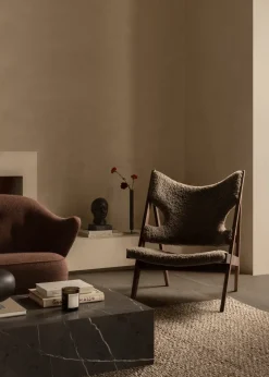 Butaca Lounge Knitting, Piel de oveja sahara, estructura de nogal*Audo Copenhagen Hot