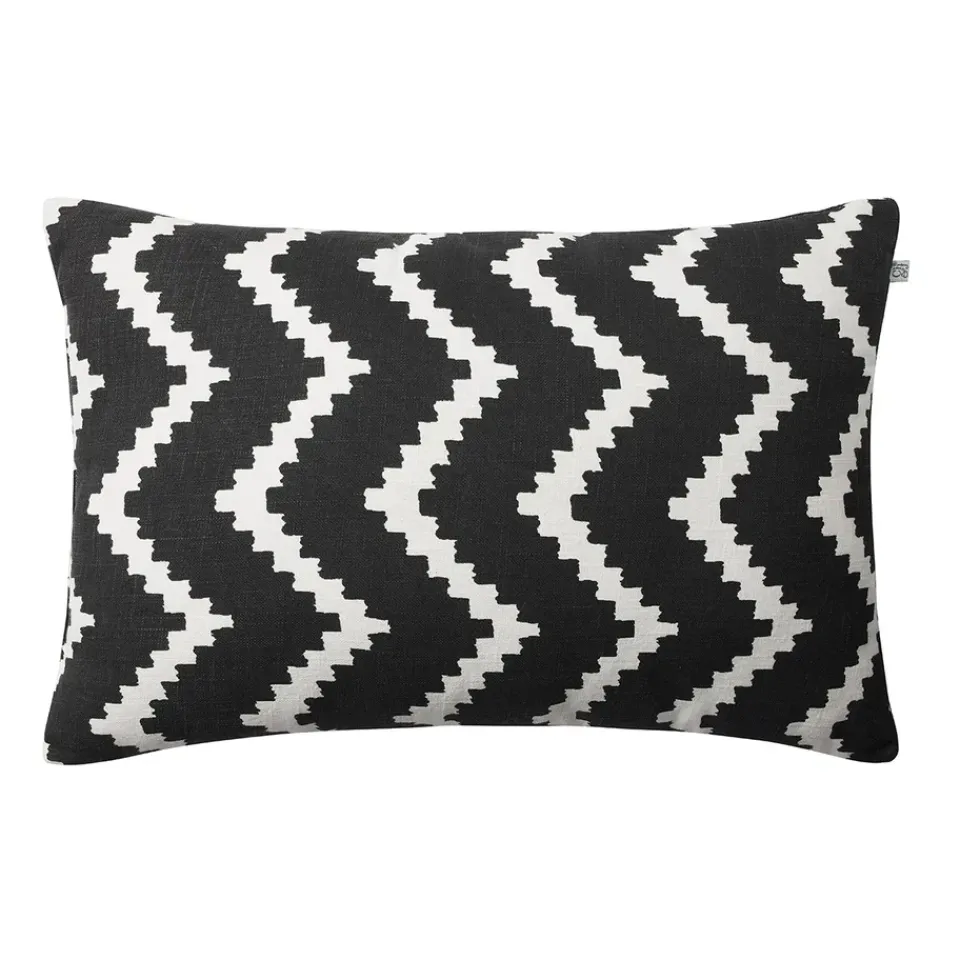 Cojín Ikat Sema, Black-off white*Chhatwal & Jonsson