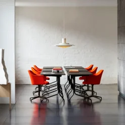 Escritorio Pavilion AV16, Black linoleum, roble lacado , patas negras*&Tradition Outlet