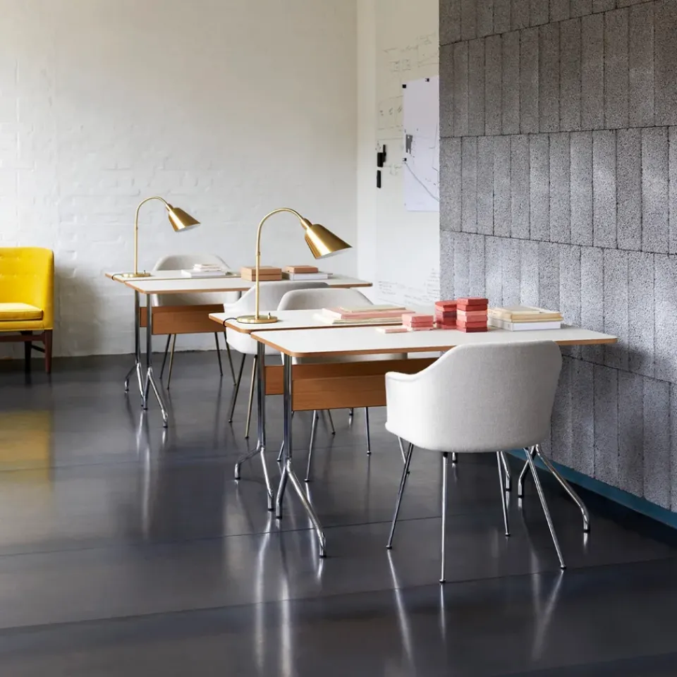 Escritorio Pavilion AV16, Mushroom linoleum, roble lacado, patas de cromo*&Tradition Clearance