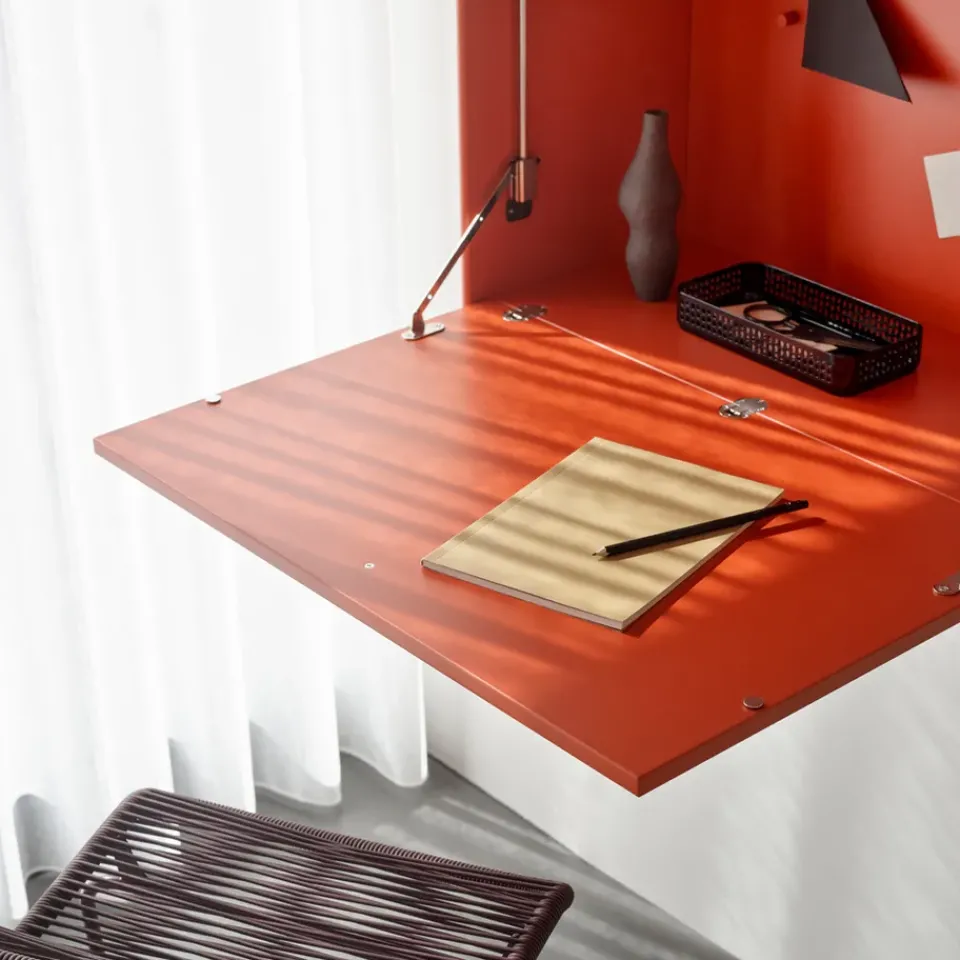 Escritorio suspendido STUDIO, Parsley 152*Montana Hot
