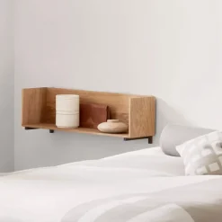 Estantería de pared Stack, Oak, soportes en nogal aceitado oscuro*Kristina Dam Studio Clearance