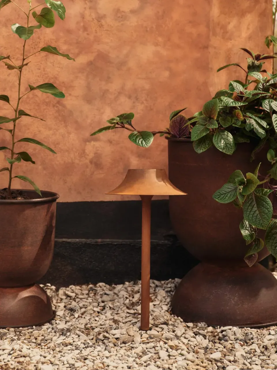 Maceta Hourglass pequeña Ø30 cm, Rust*Ferm Living Outlet