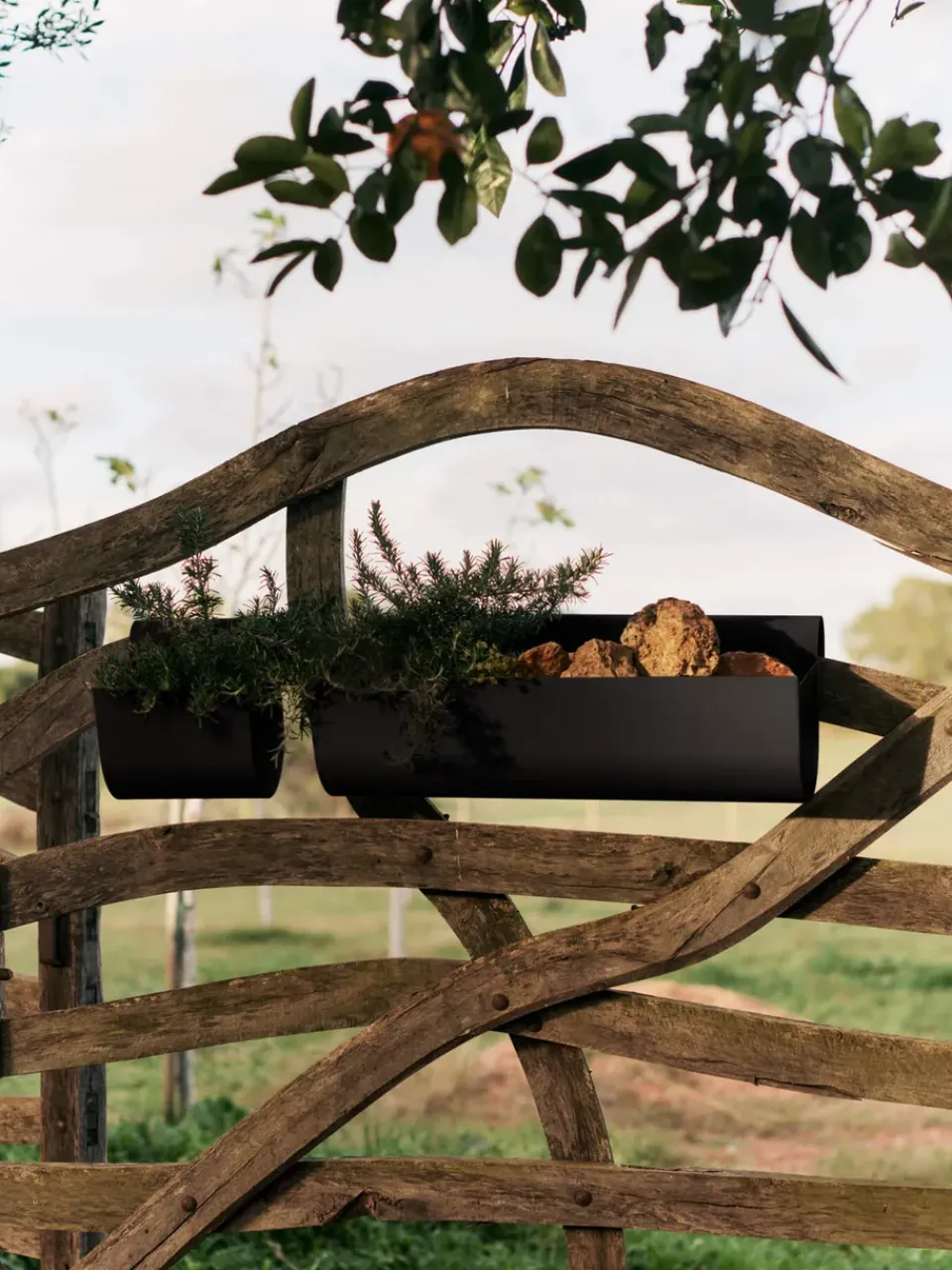 Maceta para balcón Uma small 20 cm, Black*Ferm Living