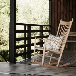 Mecedora J16, Natural - roble lacado negro*Fredericia Furniture Online