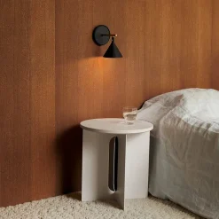 Mesa auxiliar Androgyne, Marble black, ø42 cm, base de acero en color*Audo Copenhagen Hot