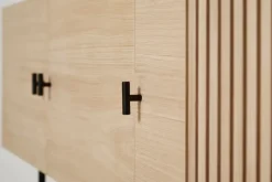 Mesa auxiliar Array, 180 cm, Roble pigmentado blanco*Woud Outlet
