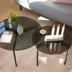Mesa auxiliar con bastidor inferior From Above Ø52 cm, Gris*Warm Nordic Online