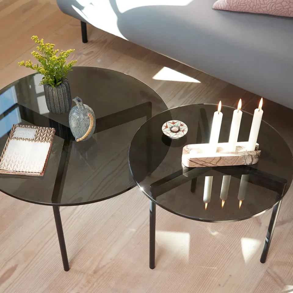 Mesa auxiliar con bastidor inferior From Above Ø52 cm, Gris*Warm Nordic Online