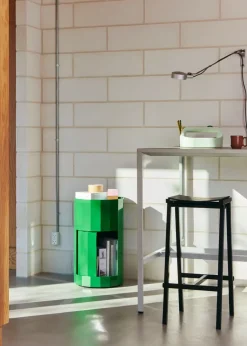 Mesa auxiliar Facet Cabinet 101, Spinach green*HAY