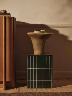 Mesa auxiliar Pillar, Dark green, 32×32×42 cm*Ferm Living New