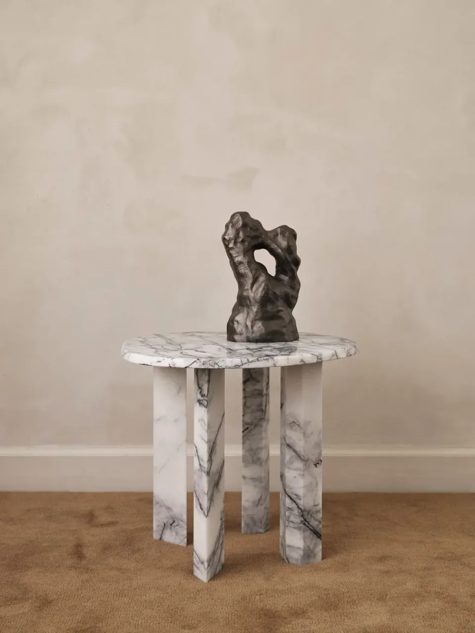 Mesa auxiliar Taula Ø54,4x45 cm, White-charcoal*Ferm Living Outlet