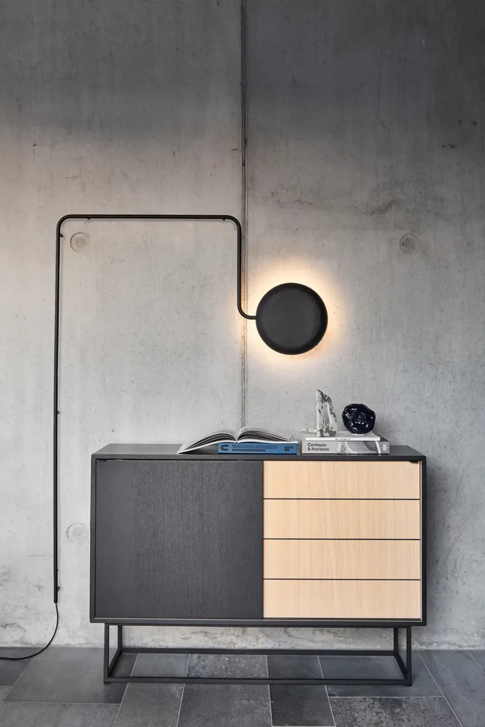 Mesa auxiliar Virka, alto 120 cm, Negro - roble*Woud Sale