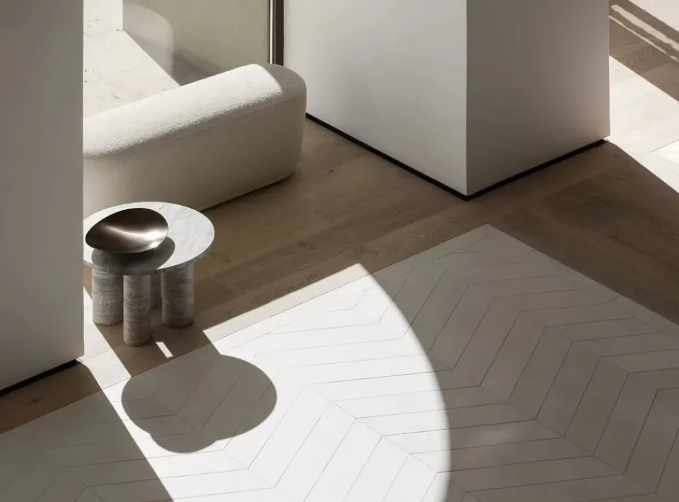 Mesa auxiliar Volos S, Ø52 cm, Travertino Plata*Blomus Outlet