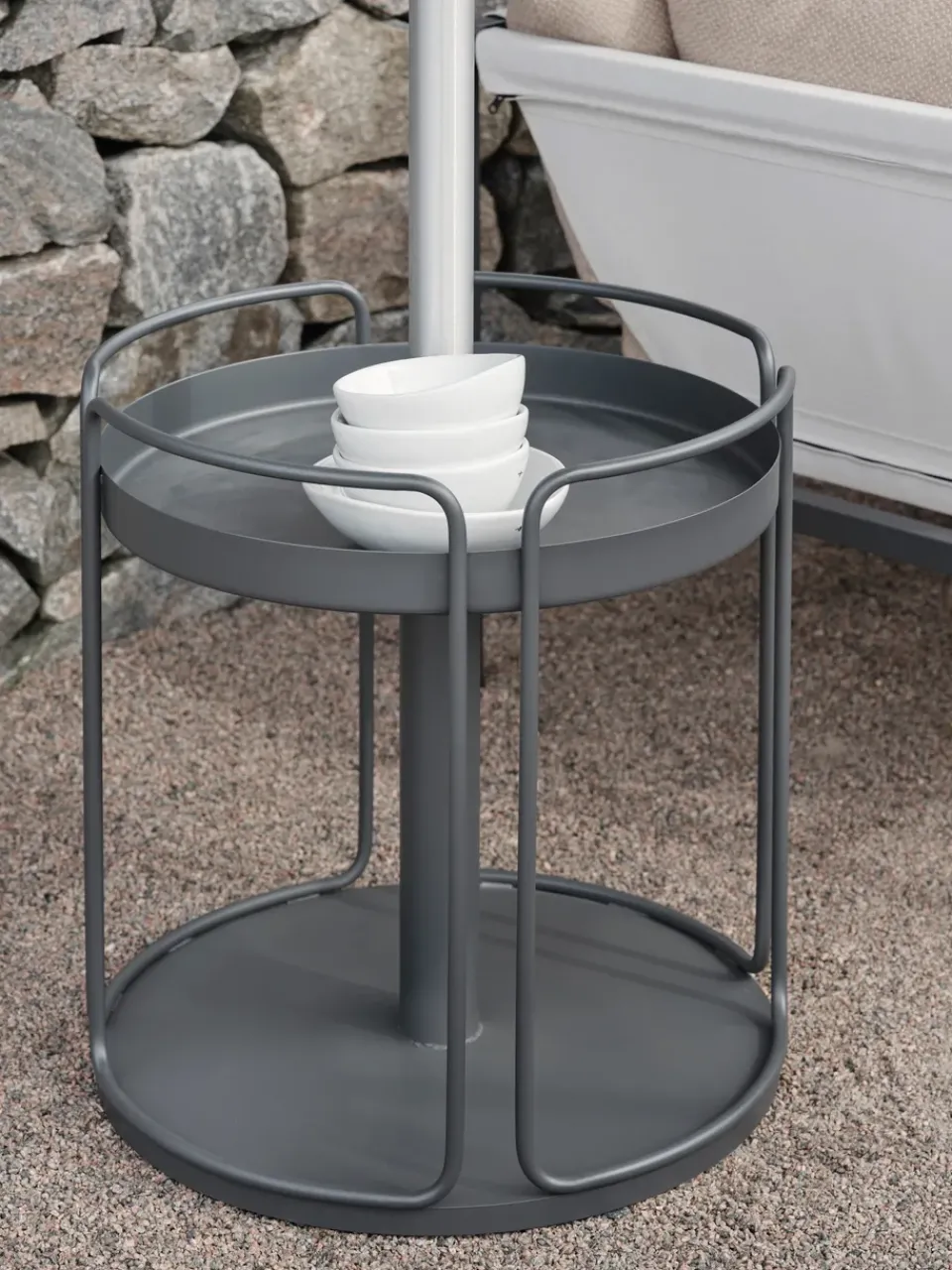 Mesa auxiliar y base para sombrilla Shady, Zin red*Brafab Clearance
