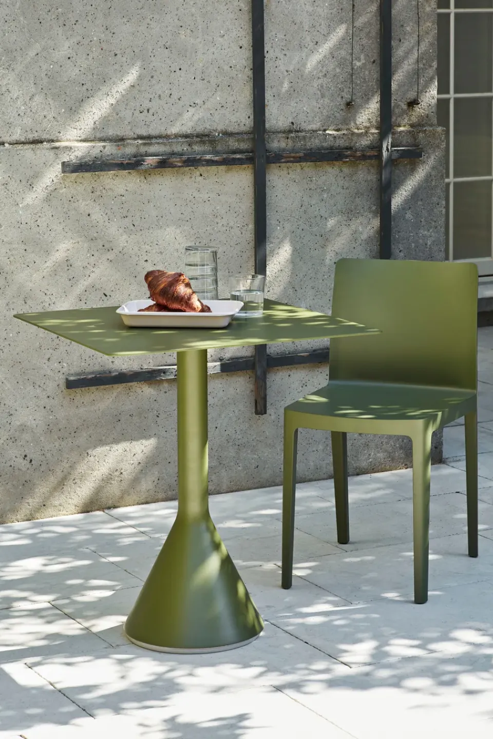 Mesa cuadrada de café 65x65 cm Palissade Cone, Olive*HAY Online