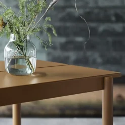 Mesa de acero Linear steel table 140 cm, Burnt orange*Muuto Hot