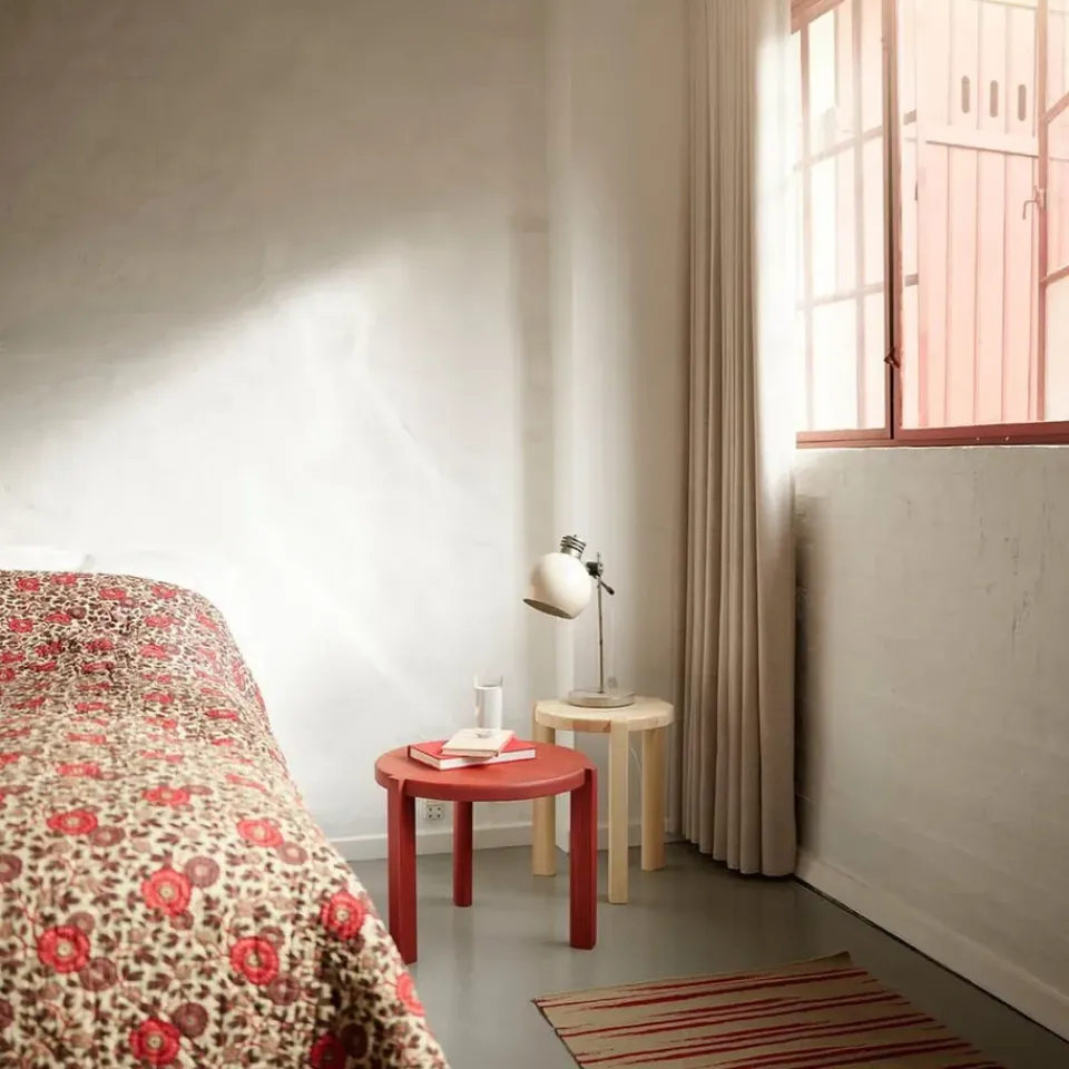 Mesa de centro D108 Ragnesminde, Ø48 cm, carmín*FDB Møbler Sale