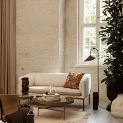 Mesa de centro Marble Table, Mármol , large, base negra*Ferm Living Sale