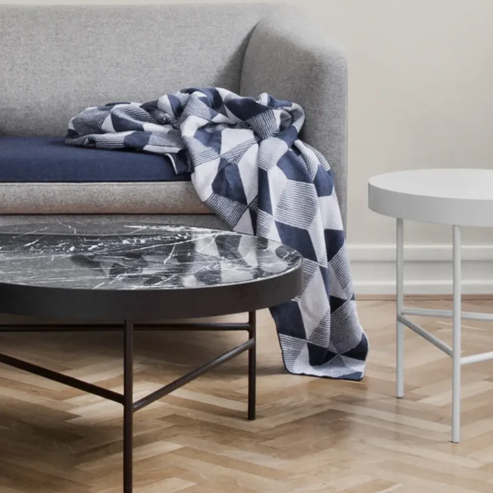 Mesa de centro Marble Table, Mármol , large, base negra*Ferm Living Sale