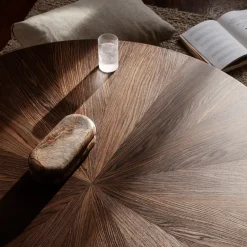 Mesa de centro Post, Oak smoked, large, stars*Ferm Living