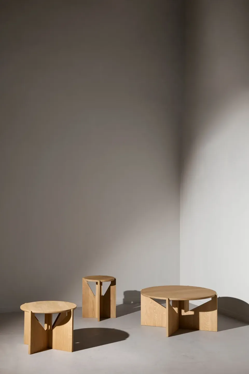 Mesa de centro Simple XL Ø78 cm, Roble con lacado en tono cálido*Kristina Dam Studio Best