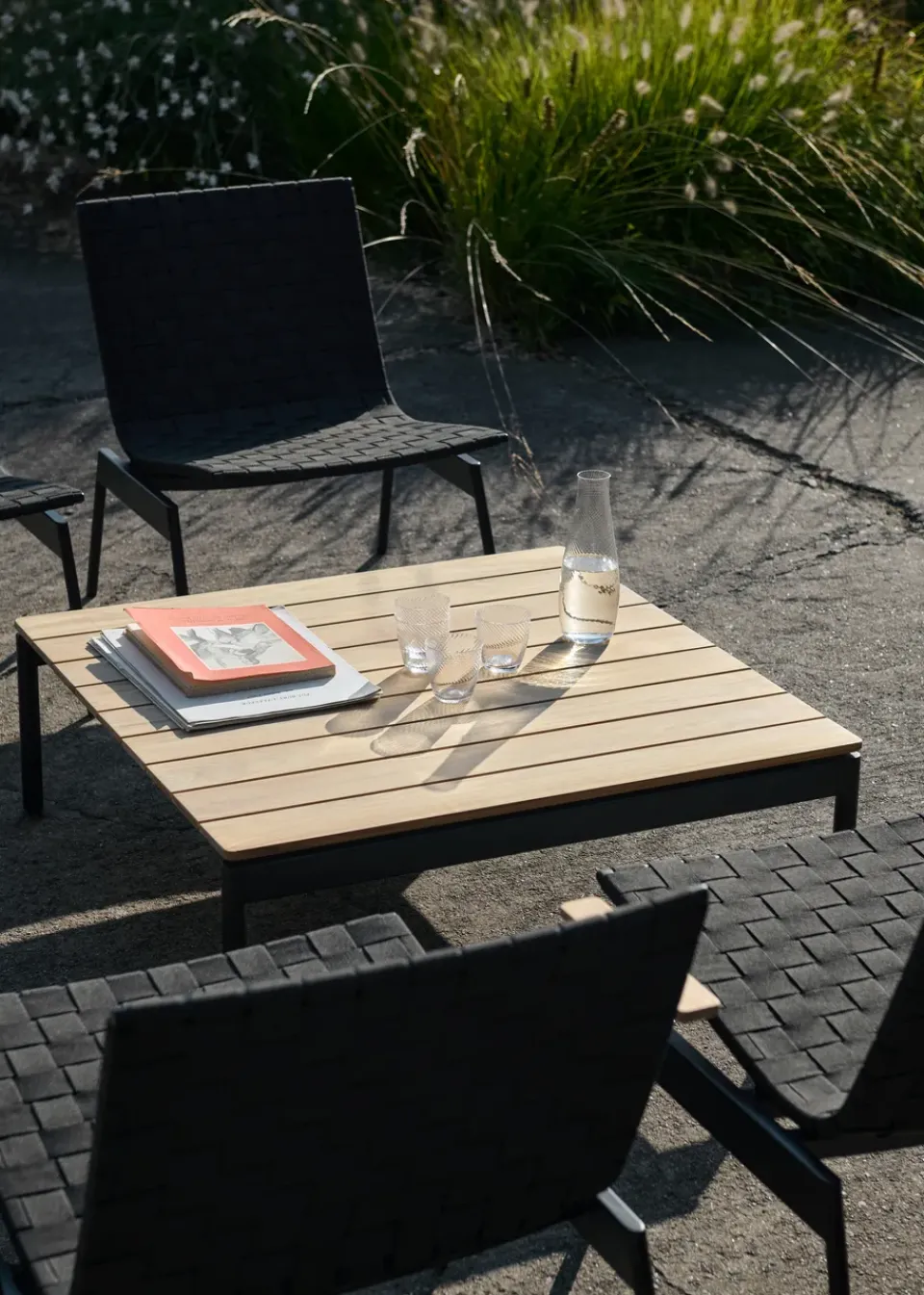 Mesa de centro Ville Outdoor AV50, Warm black-teak*&Tradition Best