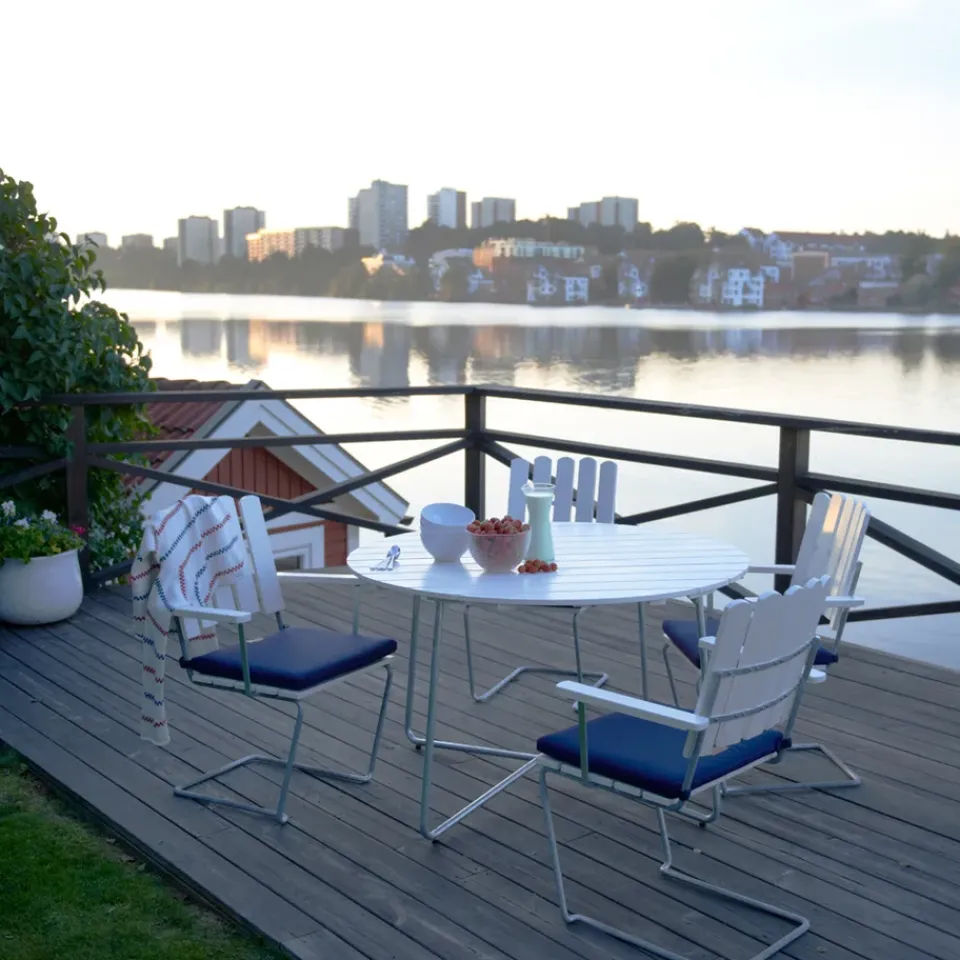 Mesa de comedor 9A, Roble lacado en Ø100 cm*Grythyttan Stålmöbler Discount