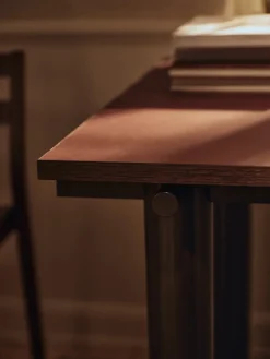 Mesa de comedor Atura, Dark chocolate-burgundy, 90x160 cm*Ferm Living
