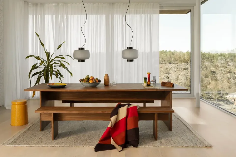 Mesa de comedor Bookmatch con bancos 220 cm, Nogal*Hem Outlet