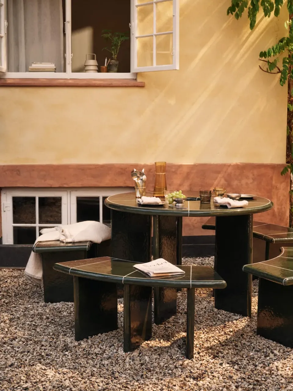 Mesa de comedor Deya, Dark green, Ø120x75 cm*Ferm Living Sale