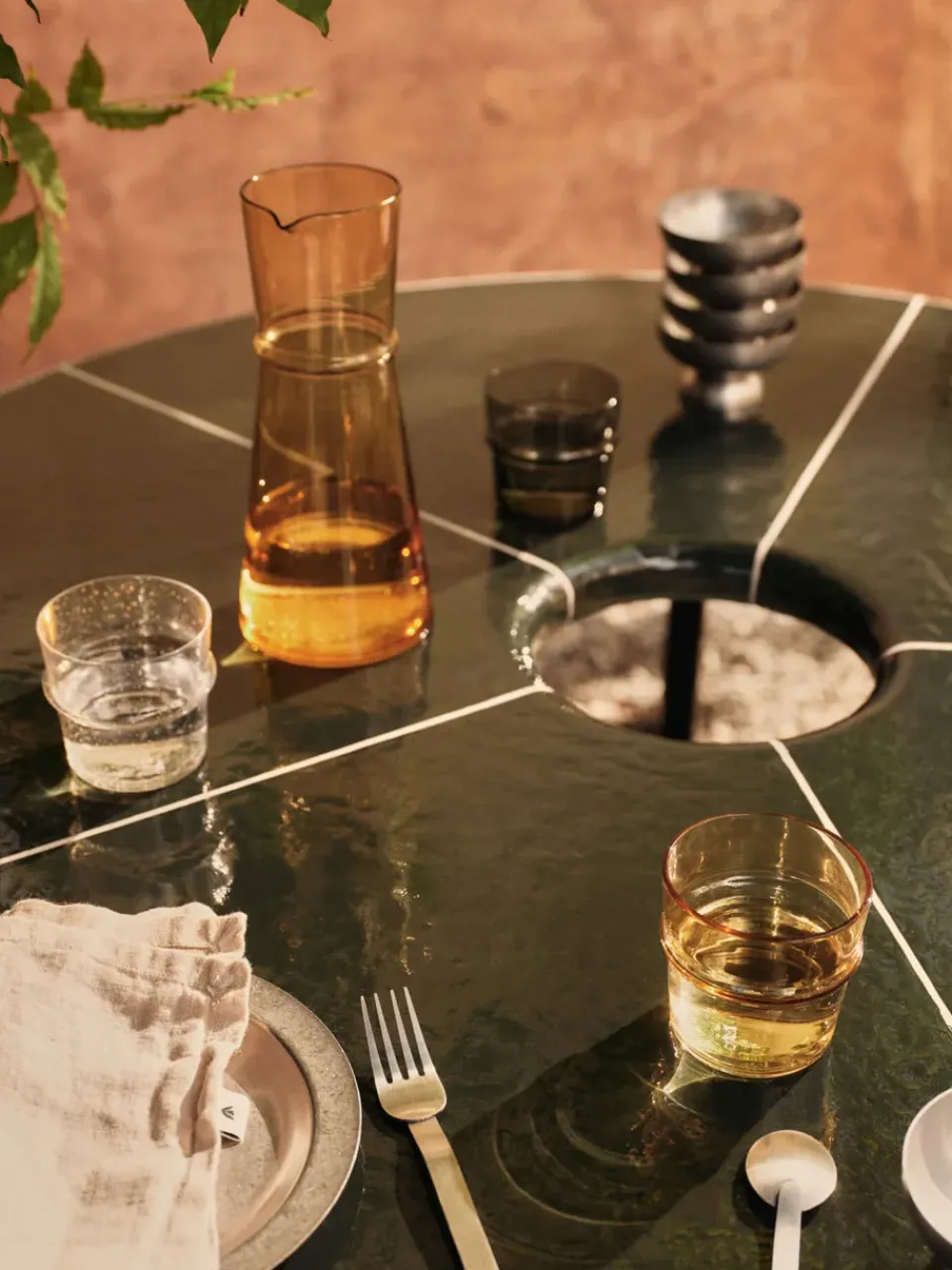 Mesa de comedor Deya, Dark green, Ø120x75 cm*Ferm Living Sale