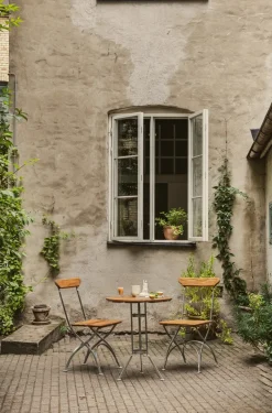 Mesa de tres patas Bryggeri, Teca-estructura galvanizada en caliente*Grythyttan Stålmöbler Sale
