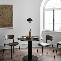 Mesa In Between SK11, Roble aceitado, soporte de metal negro mate*&Tradition