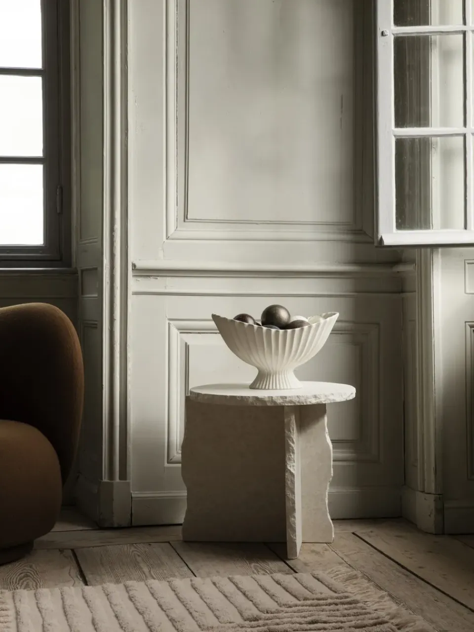 Mesa Mineral Sculptural Ø52 cm, Bianco Curia*Ferm Living Online