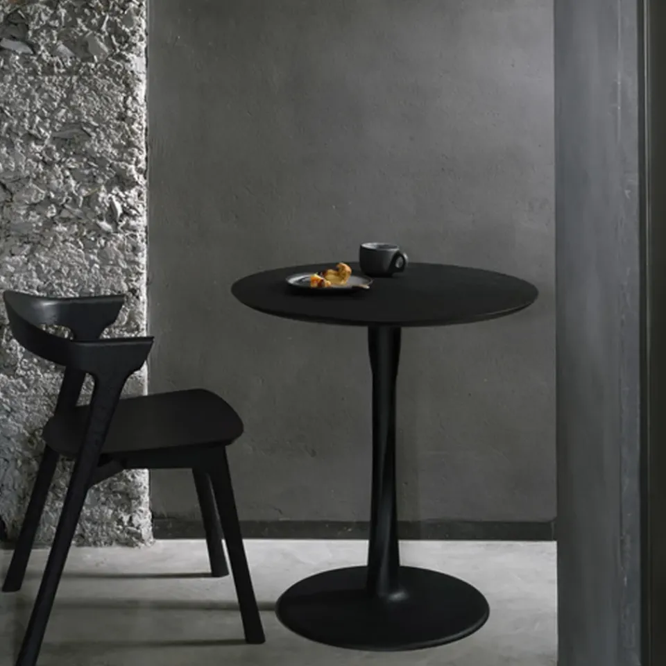 Mesa Torsion, Roble aceitado con cera dura pigmentada de blanco, Ø127 cm*Ethnicraft Hot