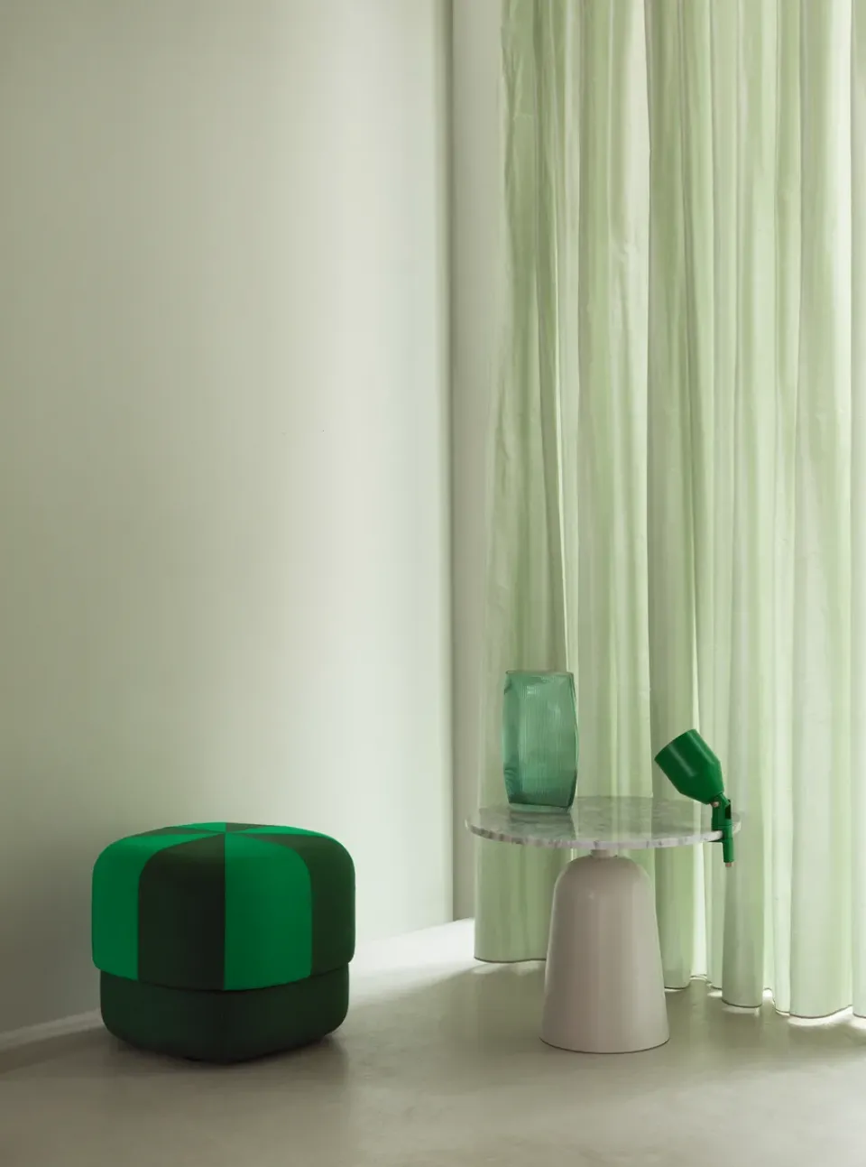 Mesa Turn ajustable Ø55 cm, mármol*Normann Copenhagen Online