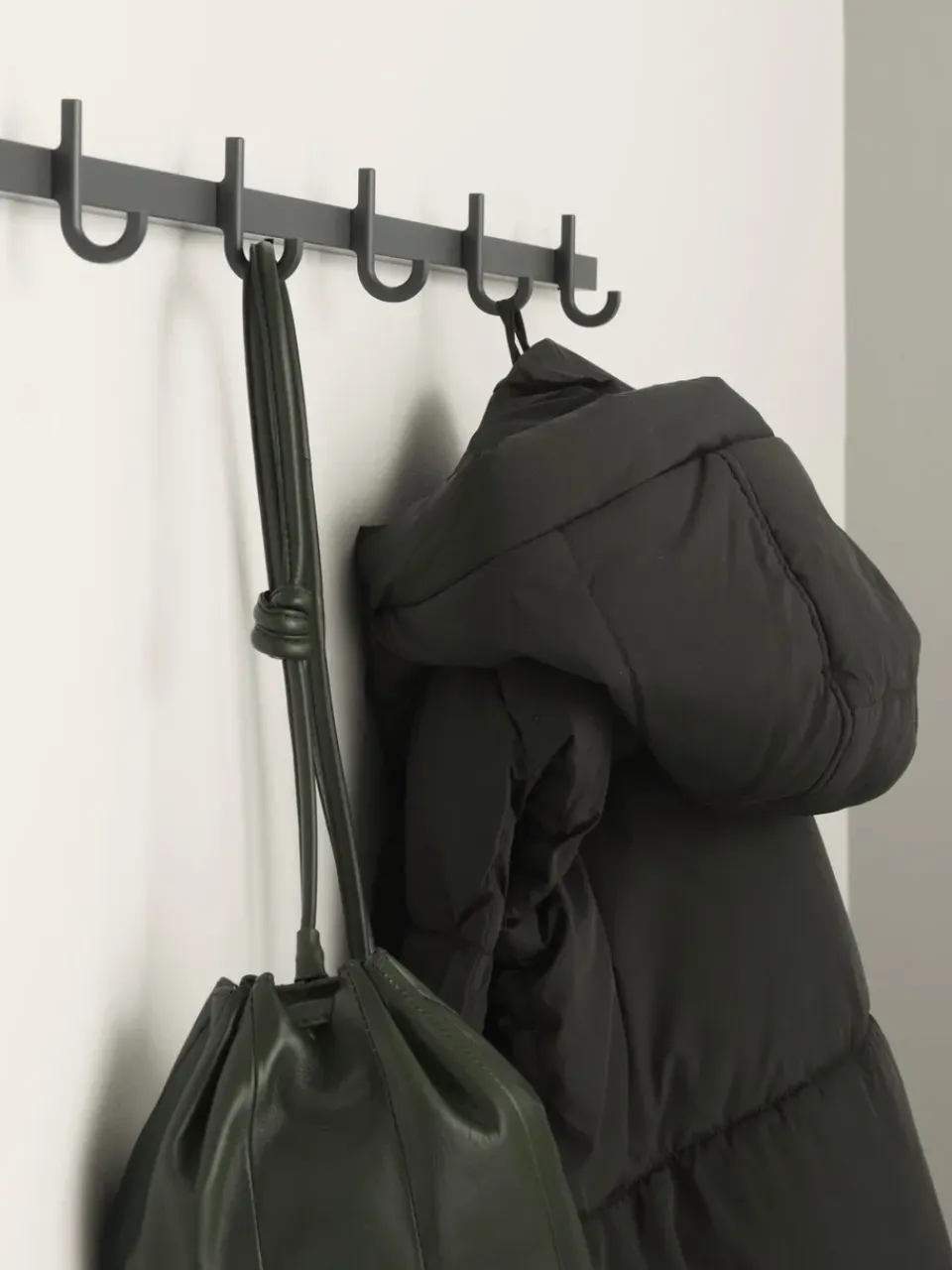 Perchero con pomos large 123 cm,*Relief Discount